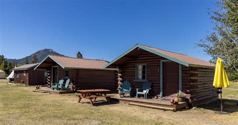 Smiley creek lodge - Smiley Creek Lodge is your gateway to the Sawtooth Valley. Located in the heart of some of the best recreation on the planet. Rent the latest and greatest Ski Doo machines and …